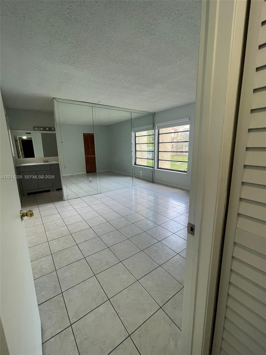 KENLAND BEND NORTH CONDO - Residential Lease