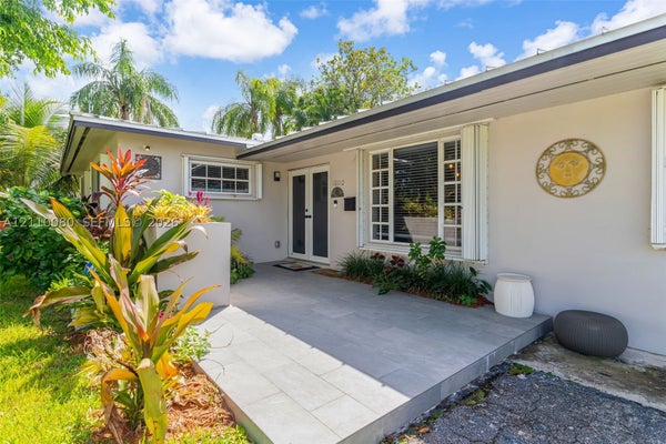 10110 BROAD CHANNEL DR, CUTLER BAY, FL 33157 - Image 1ea29a7e9e797dbac53cf4aff804e58a/2276675751