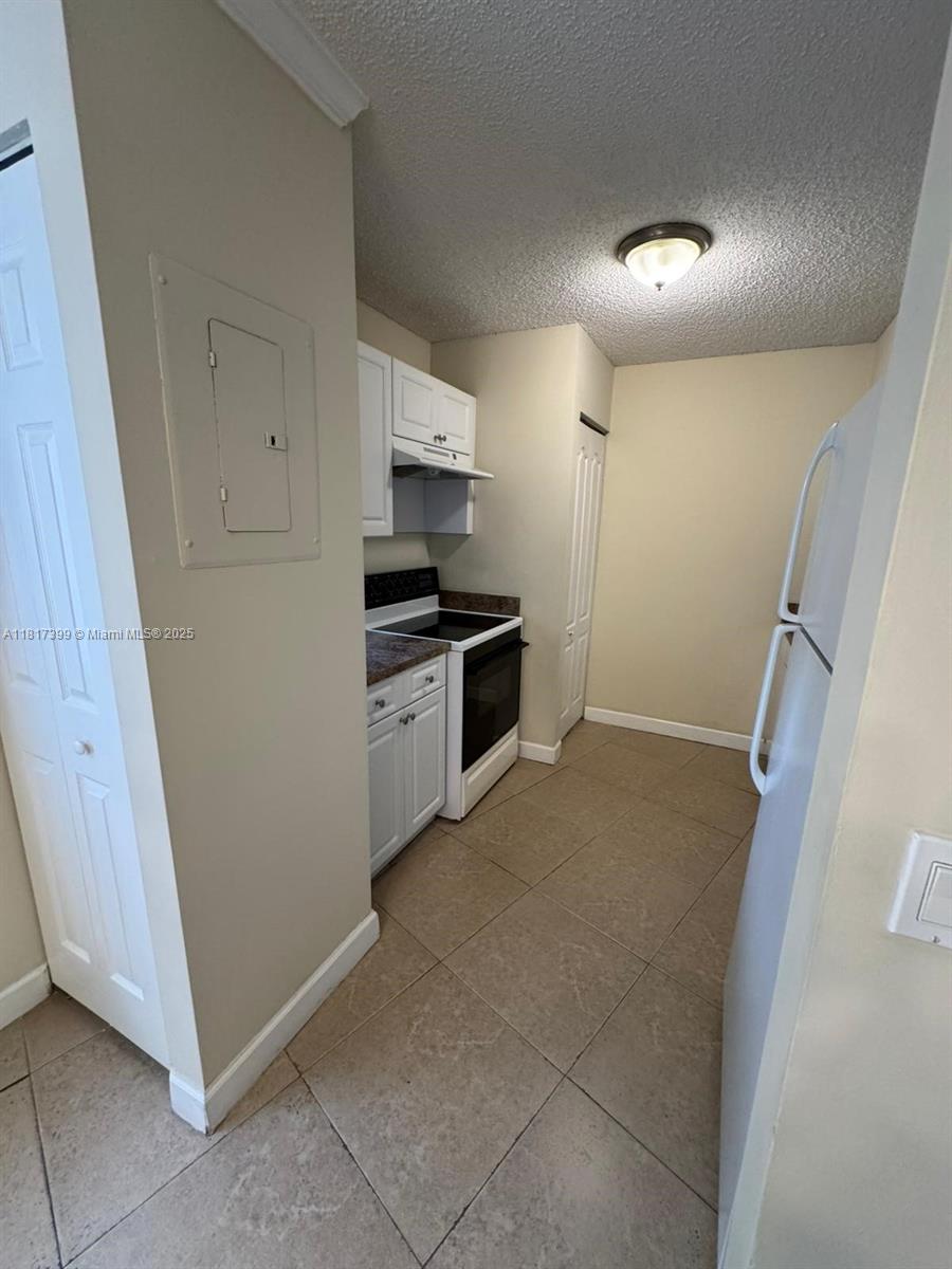 8630 Sw 3rd St 208, Pembroke Pines, Miami-Dade County, Florida - 1 Bedrooms  
2 Bathrooms - 