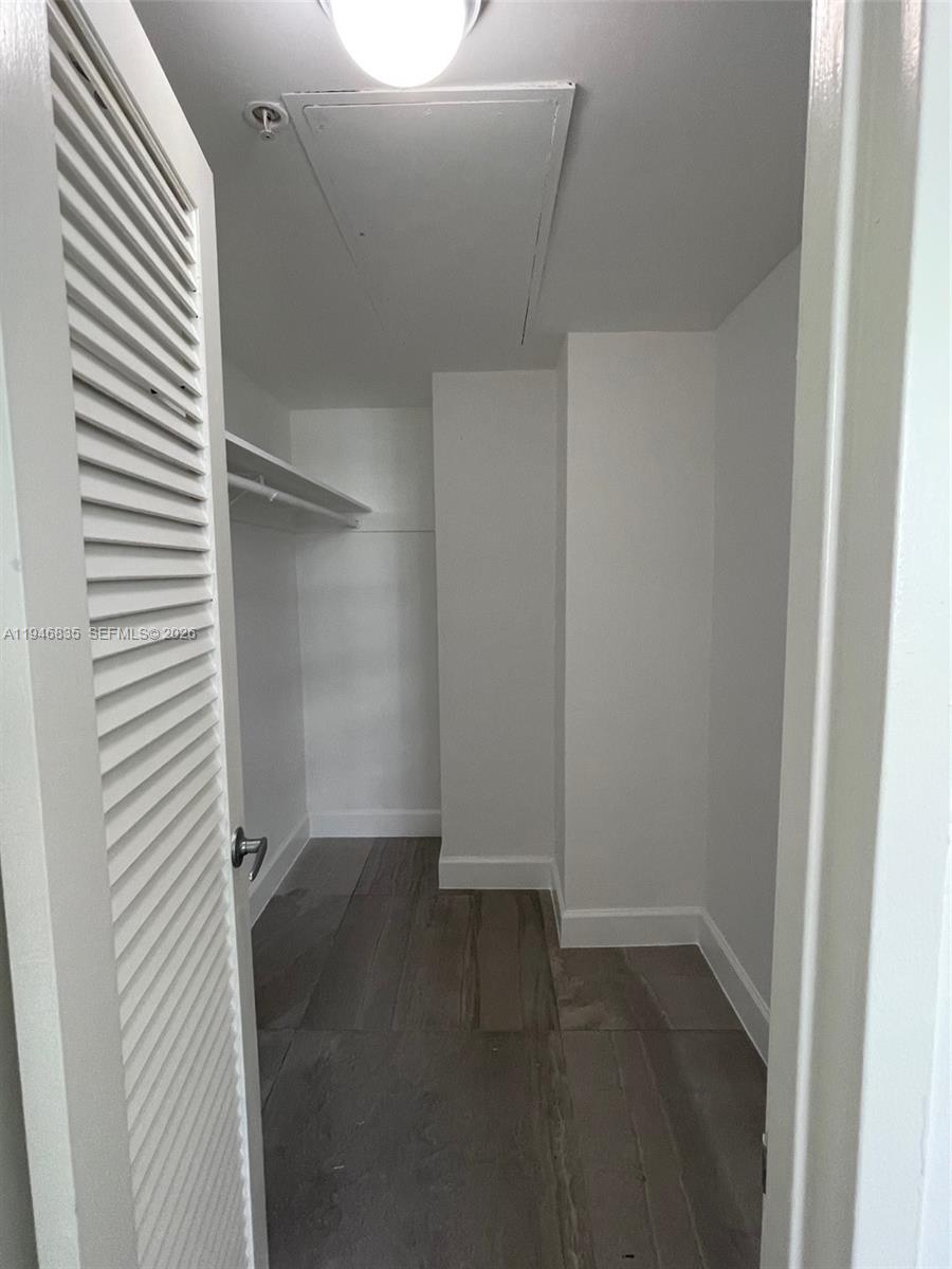 RESIDENCES ON HOLLYWOOD B - Residential