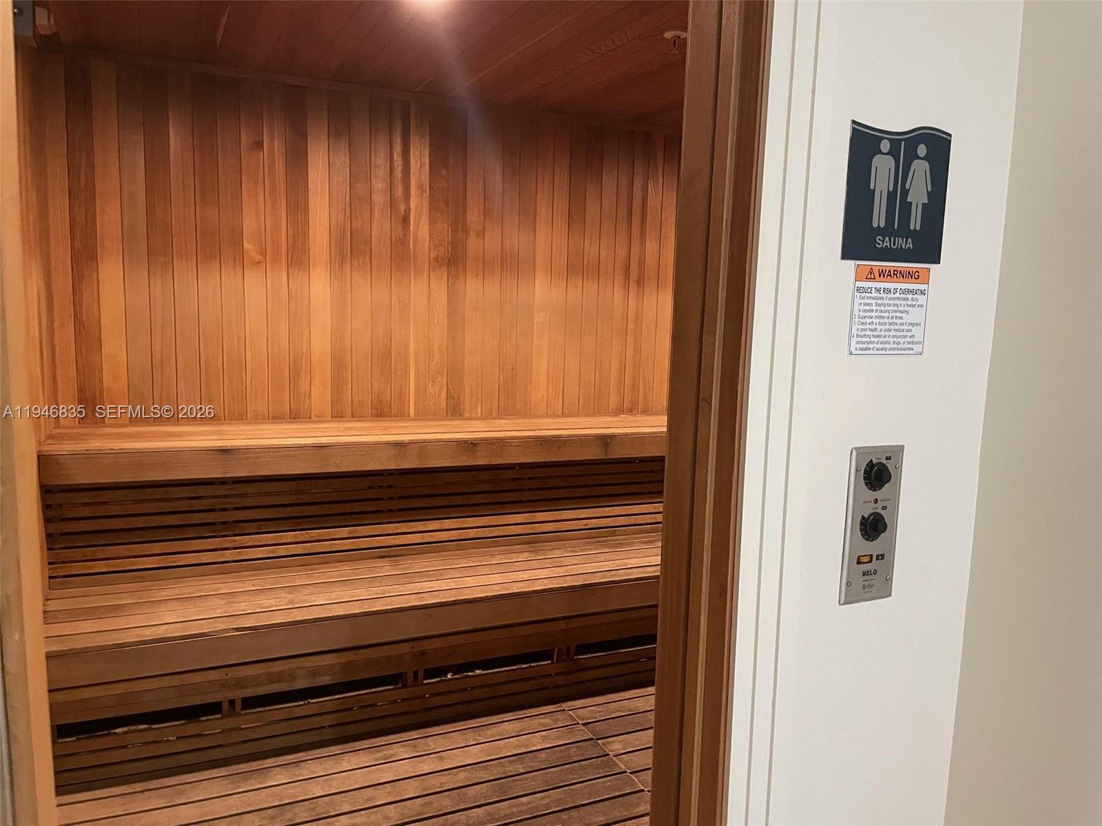 RESIDENCES ON HOLLYWOOD B - Residential