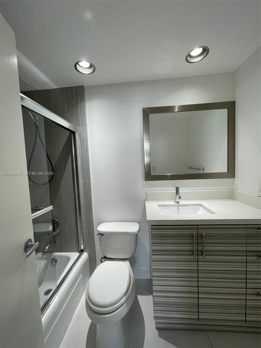 RESIDENCES ON HOLLYWOOD B - Residential