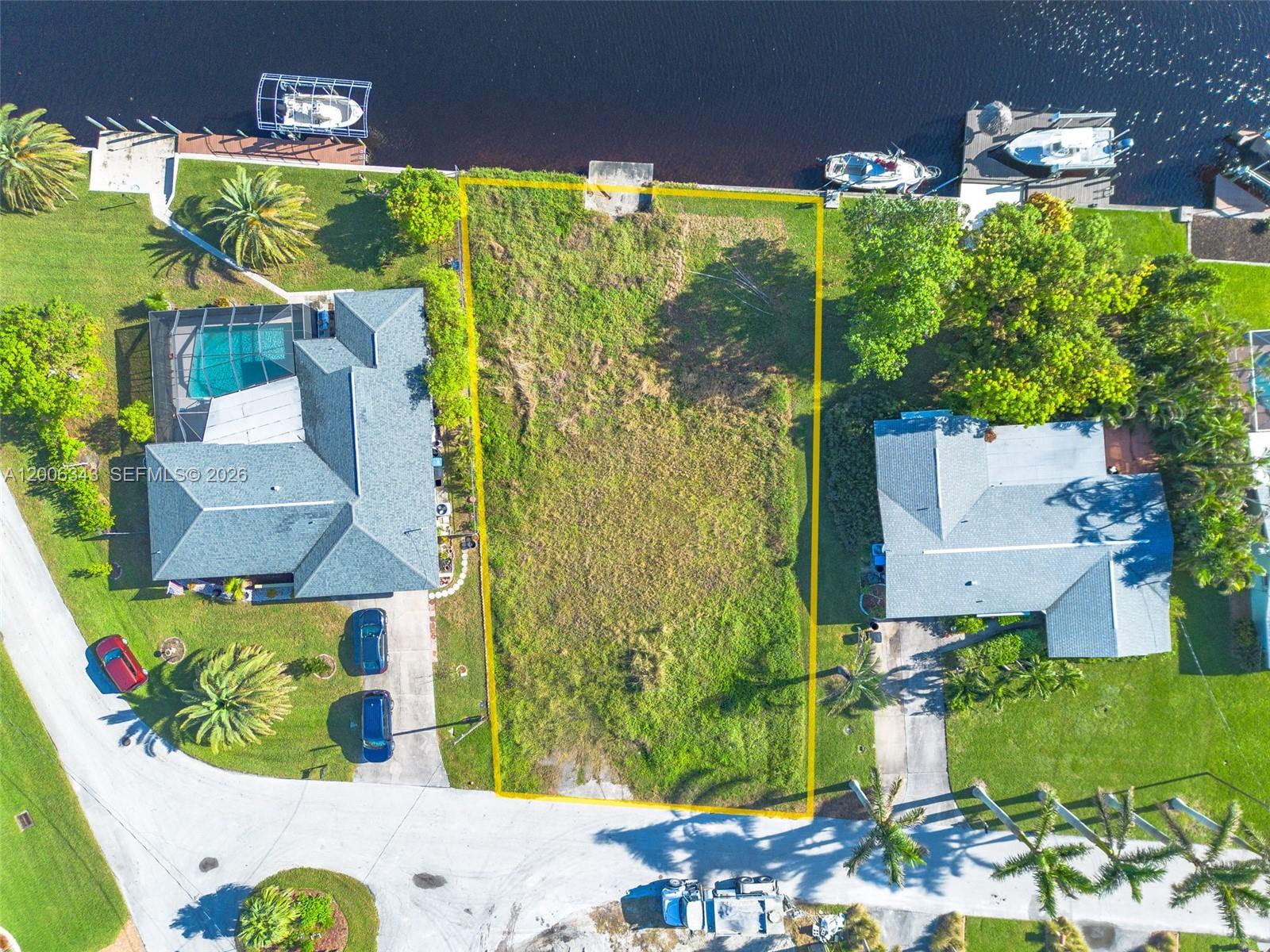 CAPE CORAL - Land