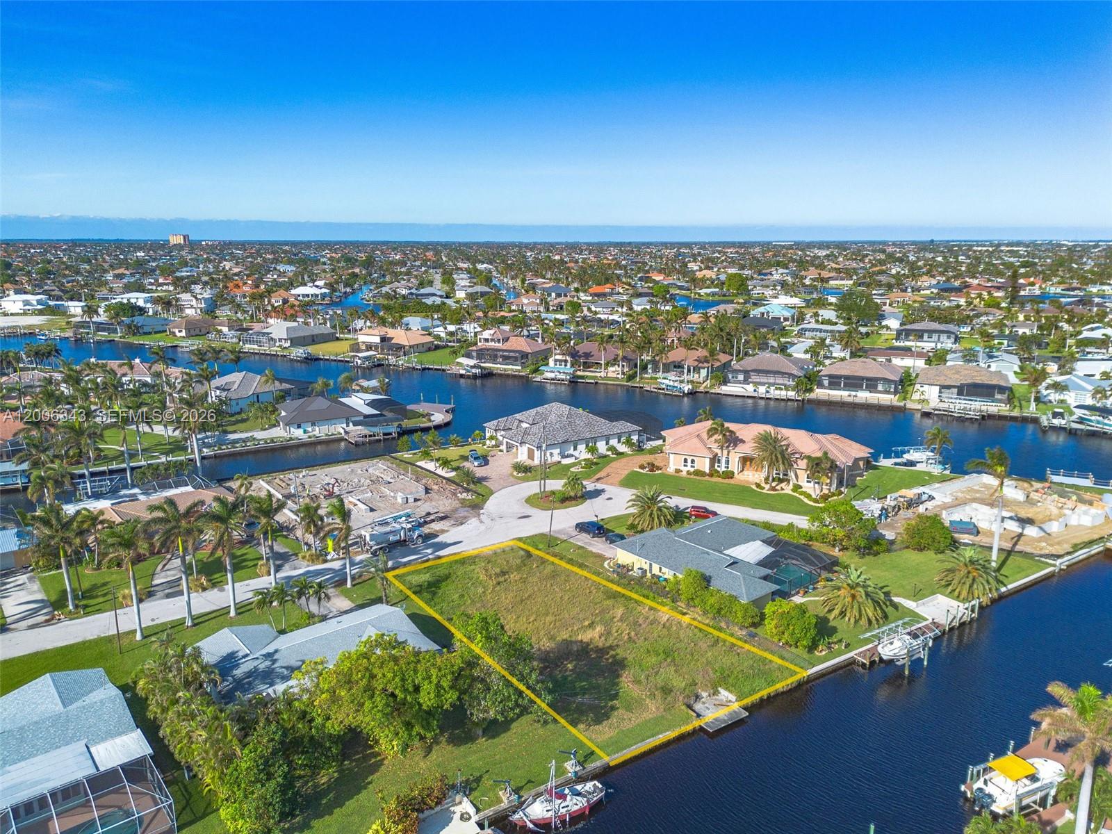 CAPE CORAL - Land