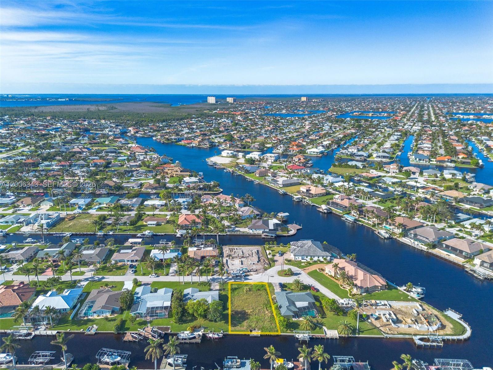 CAPE CORAL - Land