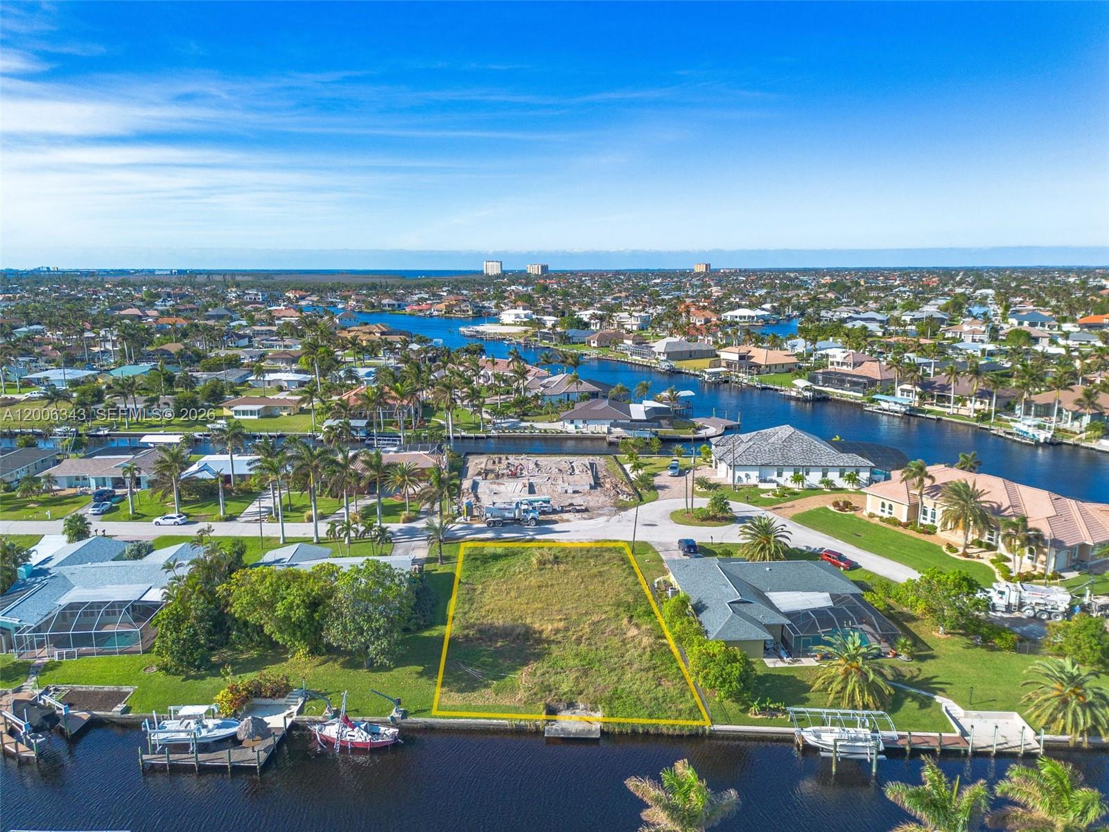 CAPE CORAL - Land