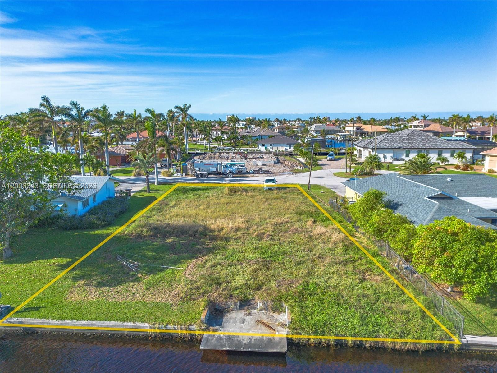 CAPE CORAL - Land