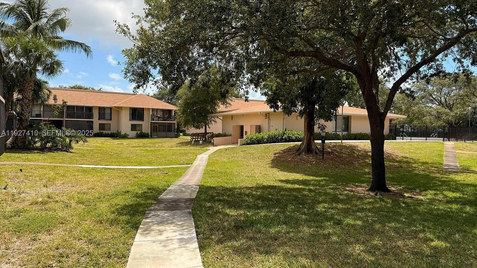 HAMPTON COURT CONDO - Residential