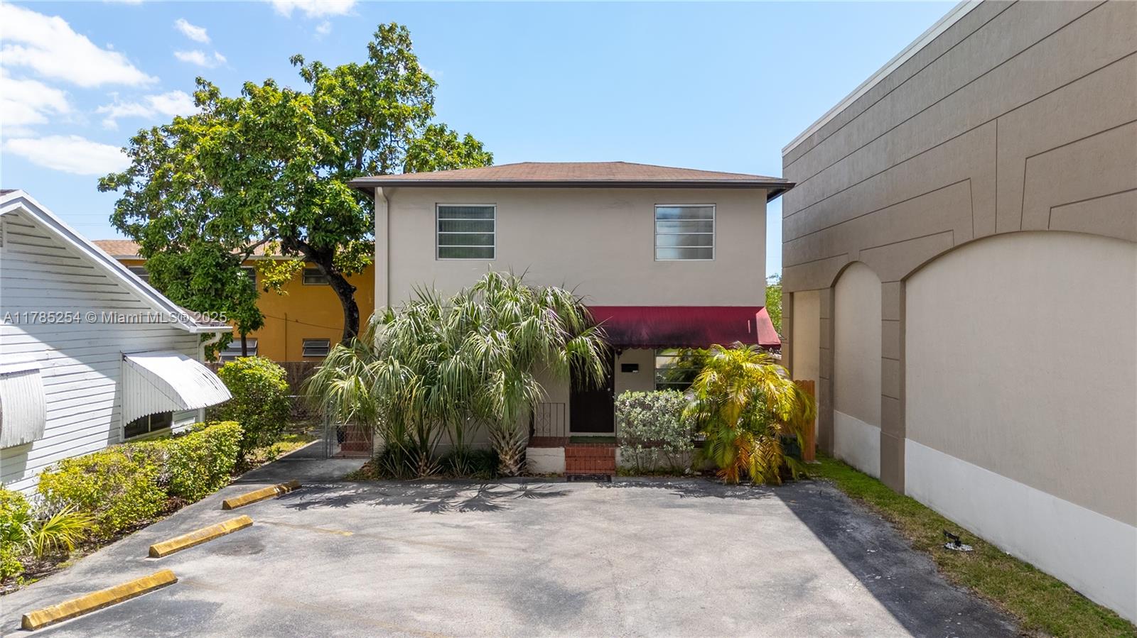 899 SW 67th Ave