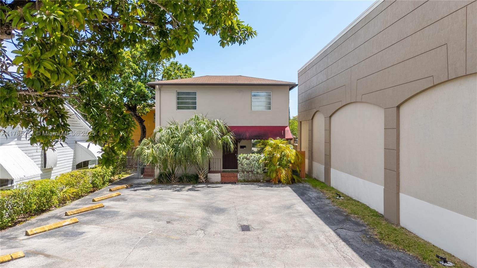 899 SW 67th Ave