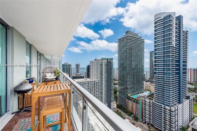 THE AXIS ON BRICKELL COND - Residential Lease