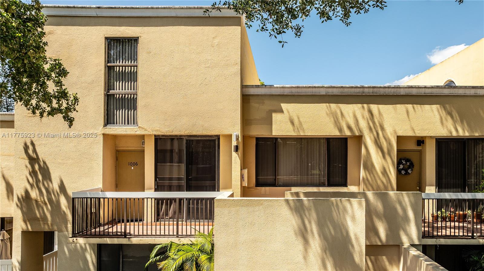 Property for Sale at 2801 Sw 87th Ave 1006, Davie, Broward County, Florida - Bedrooms: 2 
Bathrooms: 3  - $275,000