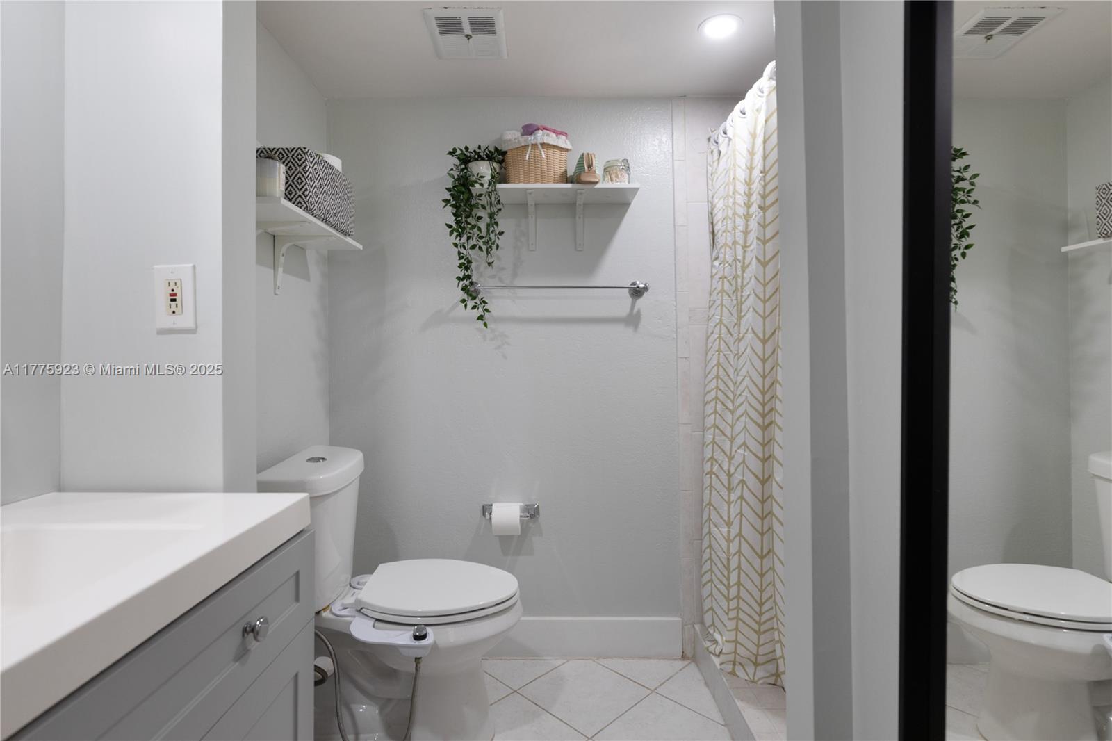 HARVEST SECTION FOUR COND - Residential