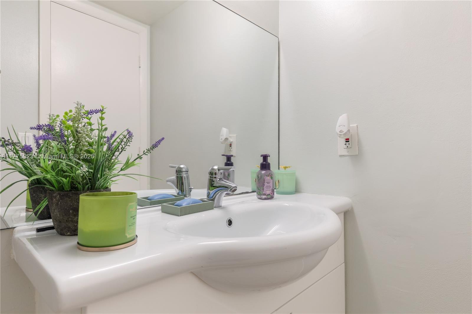 HARVEST SECTION FOUR COND - Residential