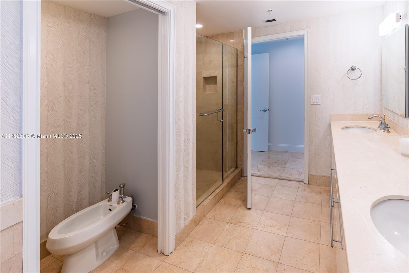THE TOWER RESIDENCES COND - Residential Lease