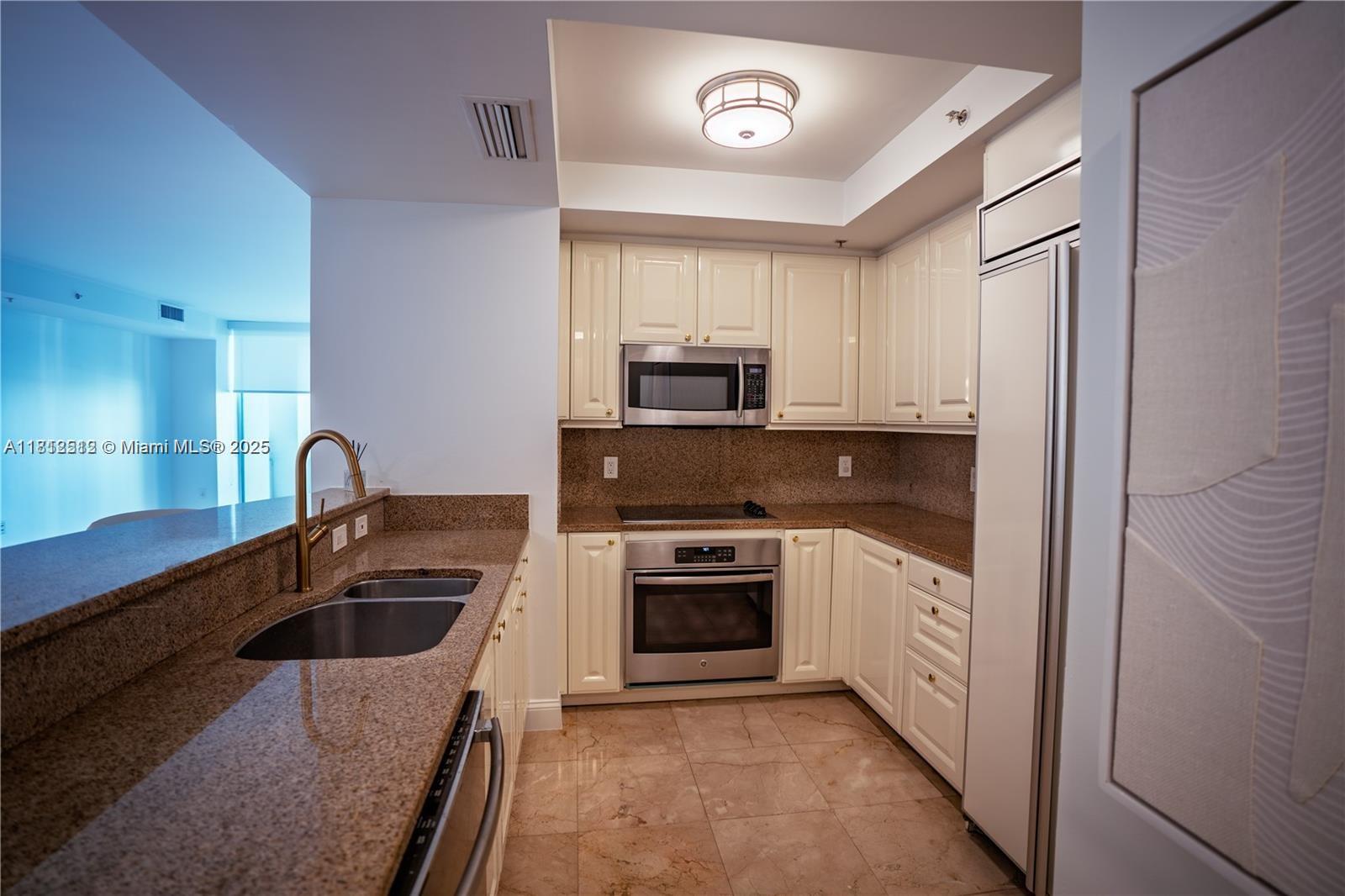 THE TOWER RESIDENCES COND - Residential Lease