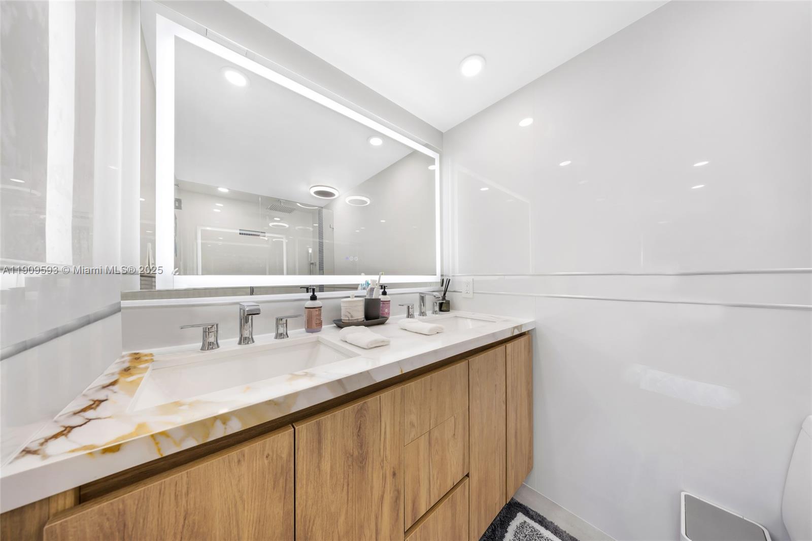 THE GRANDVIEW PALACE COND - Residential