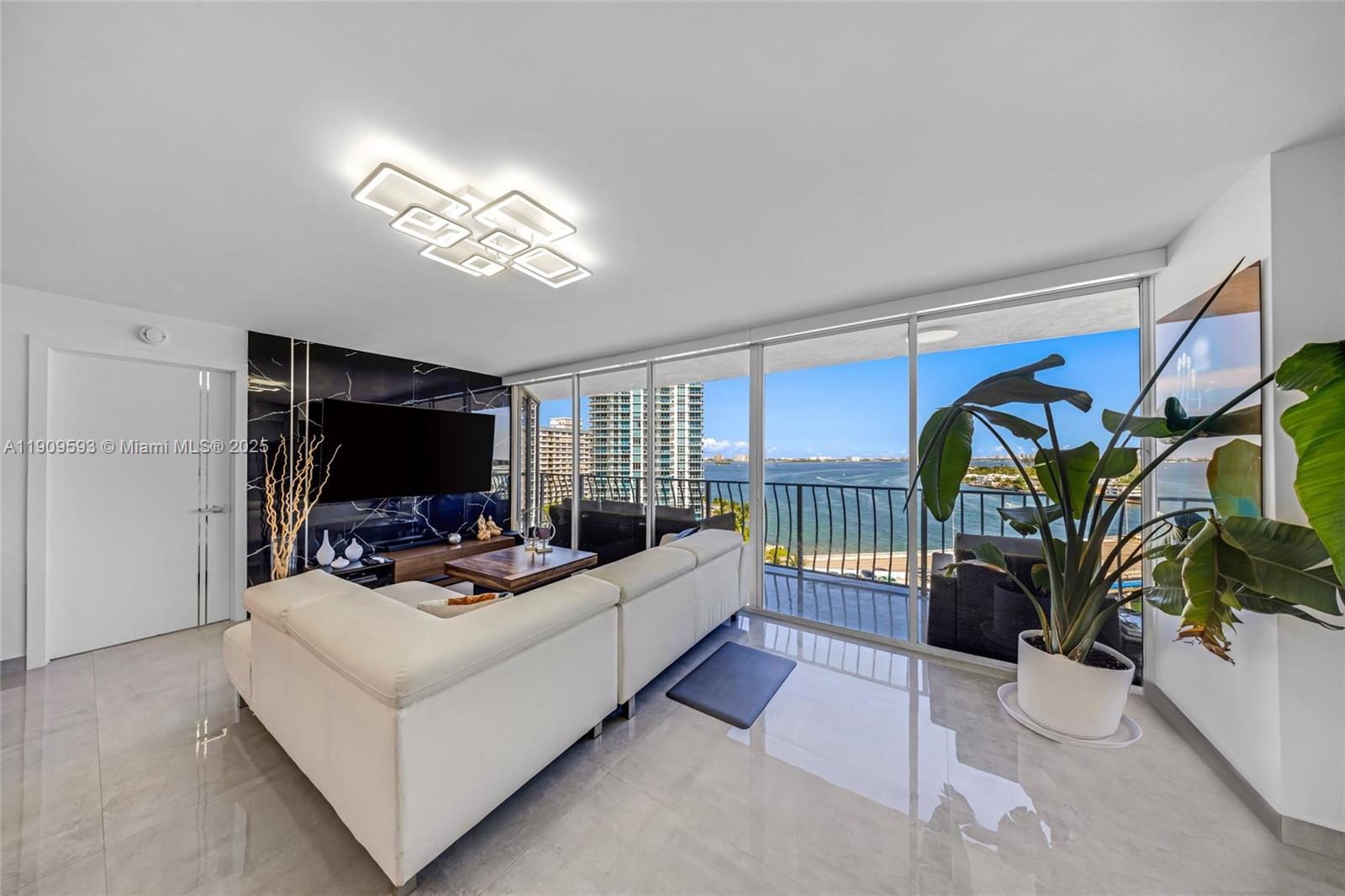 THE GRANDVIEW PALACE COND - Residential