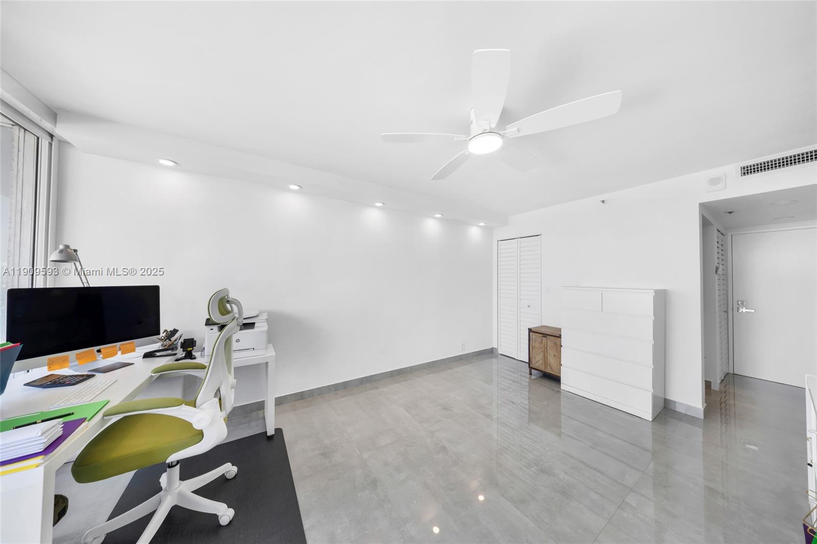 THE GRANDVIEW PALACE COND - Residential