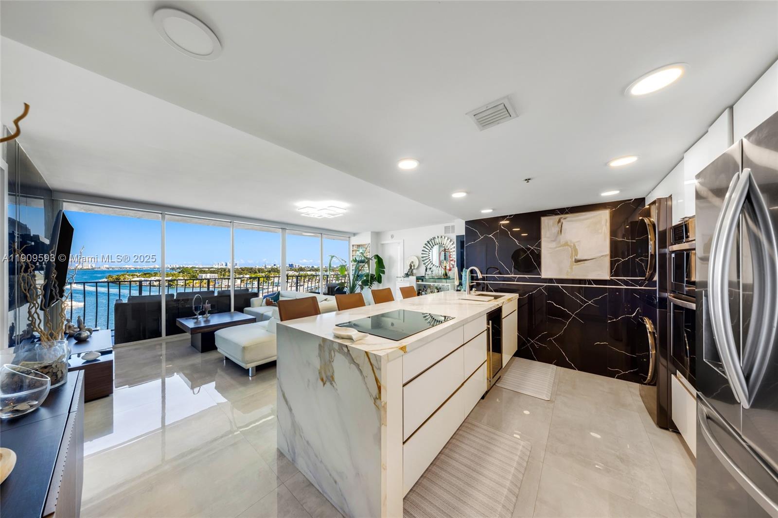 THE GRANDVIEW PALACE COND - Residential