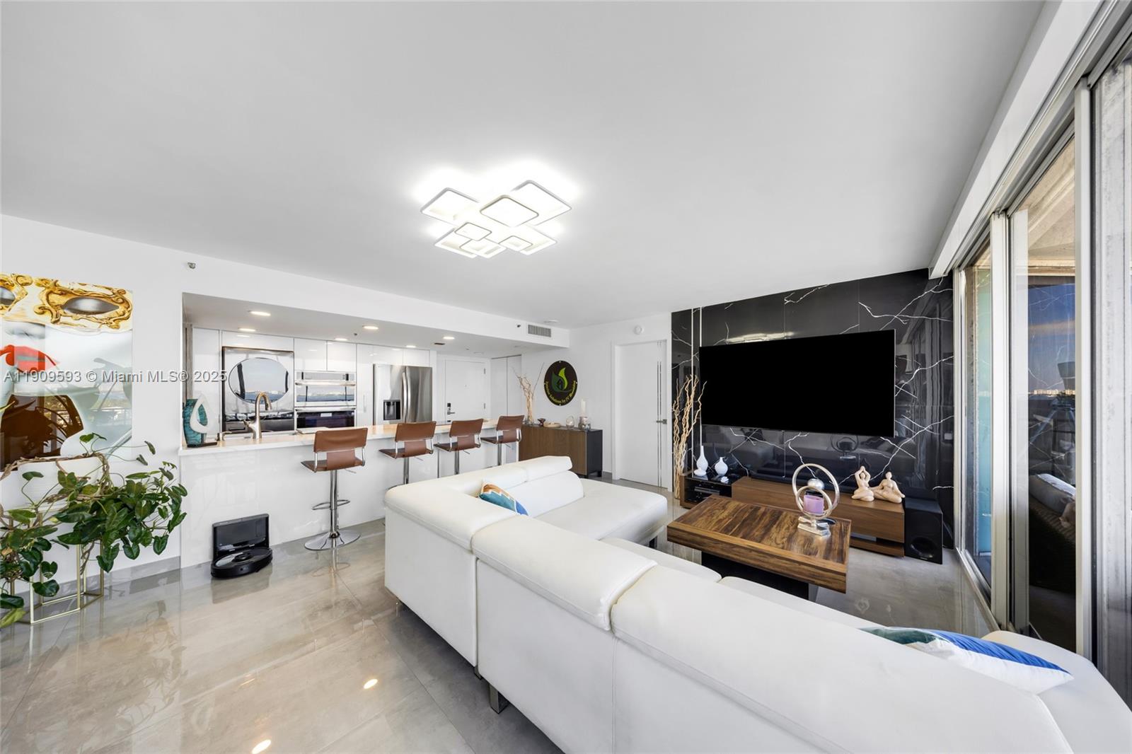 THE GRANDVIEW PALACE COND - Residential