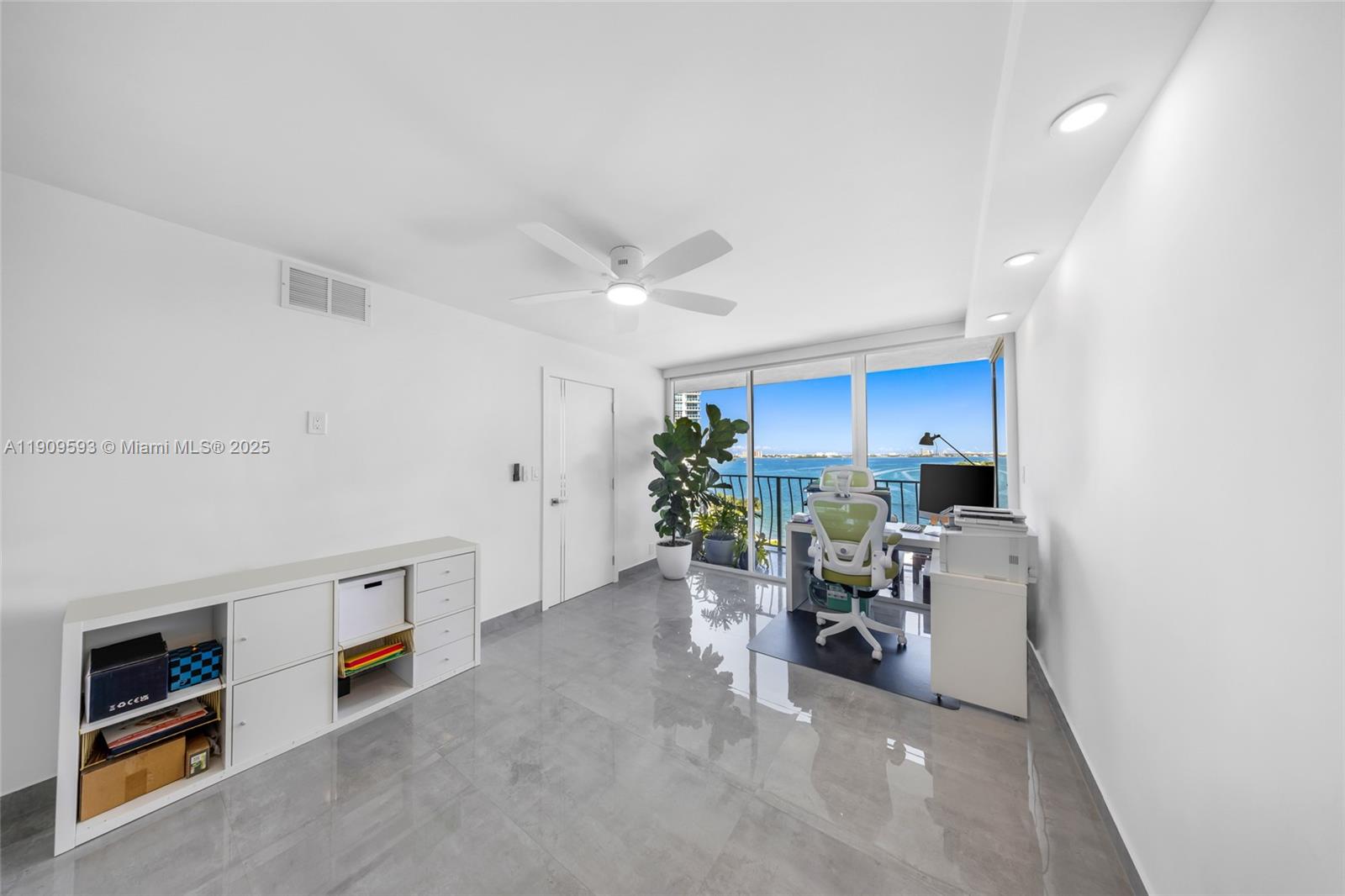 THE GRANDVIEW PALACE COND - Residential