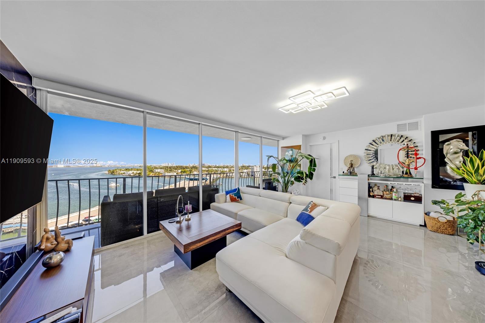 THE GRANDVIEW PALACE COND - Residential