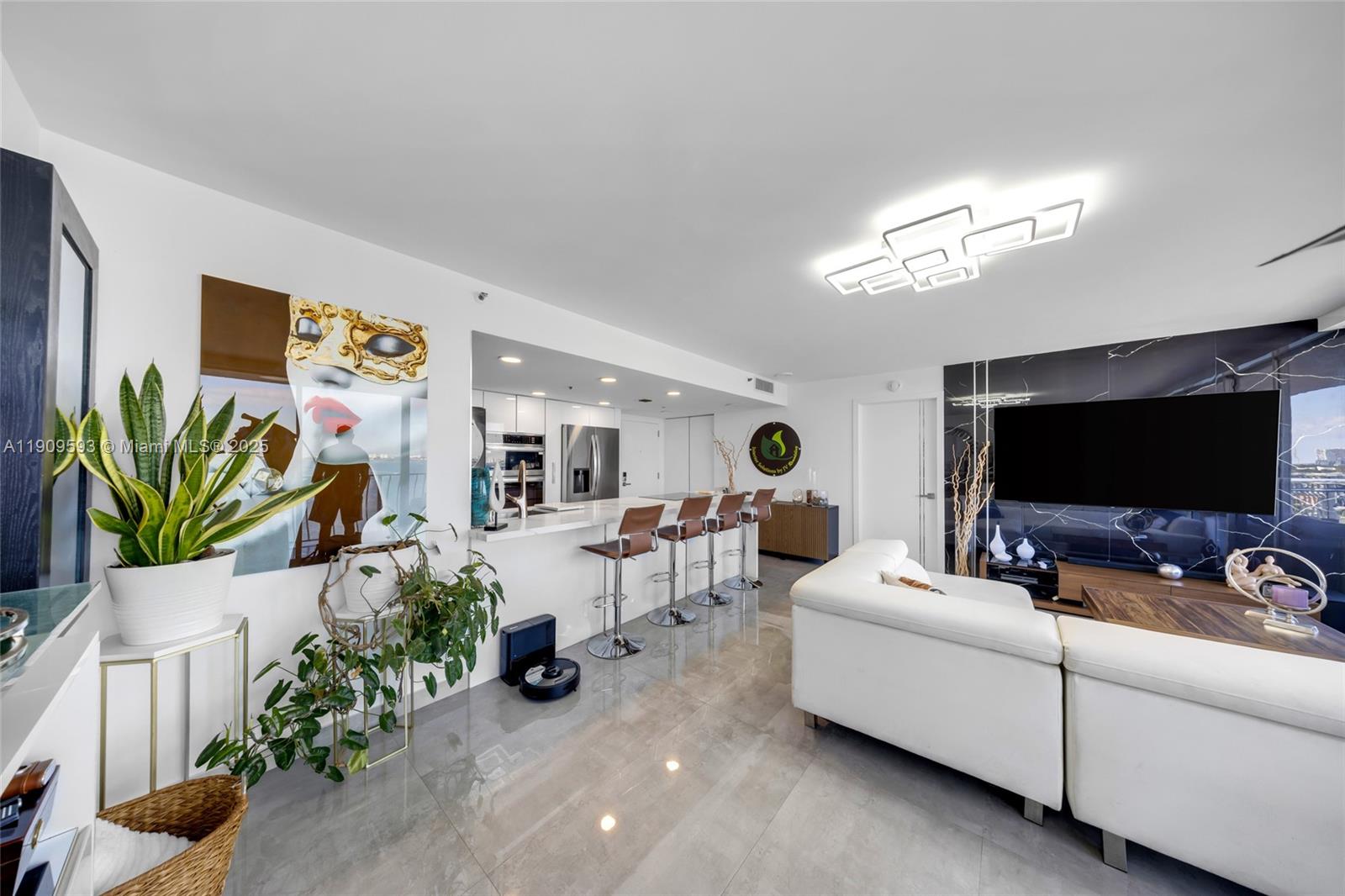 THE GRANDVIEW PALACE COND - Residential