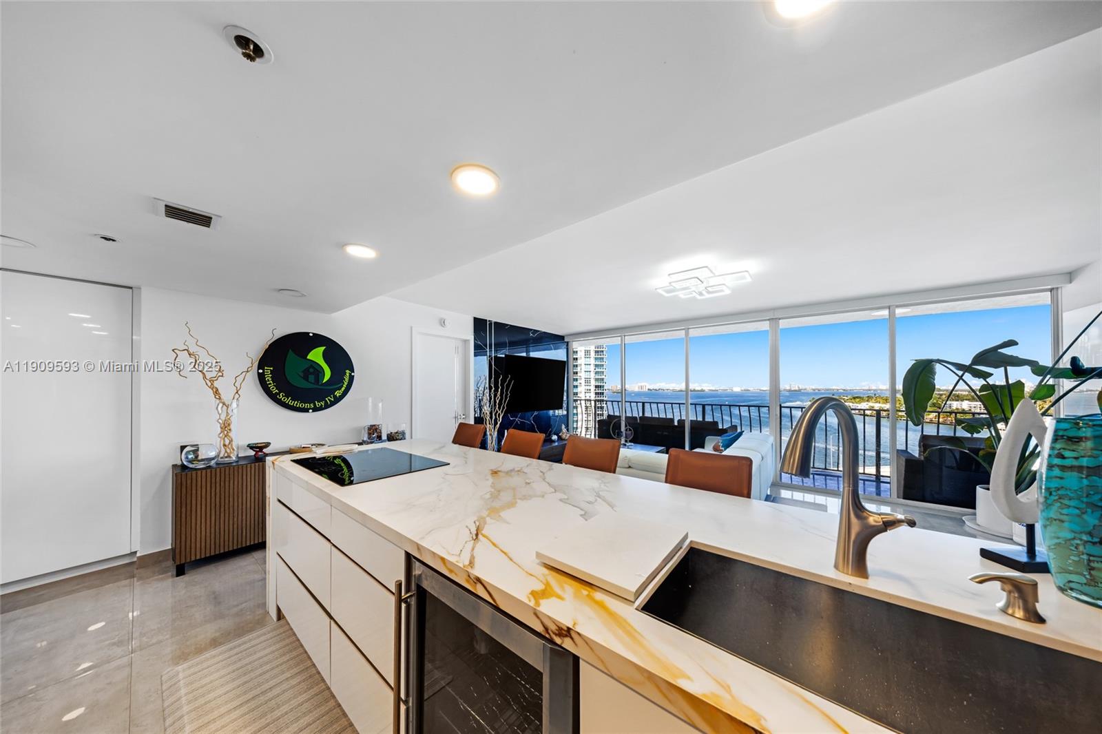 THE GRANDVIEW PALACE COND - Residential