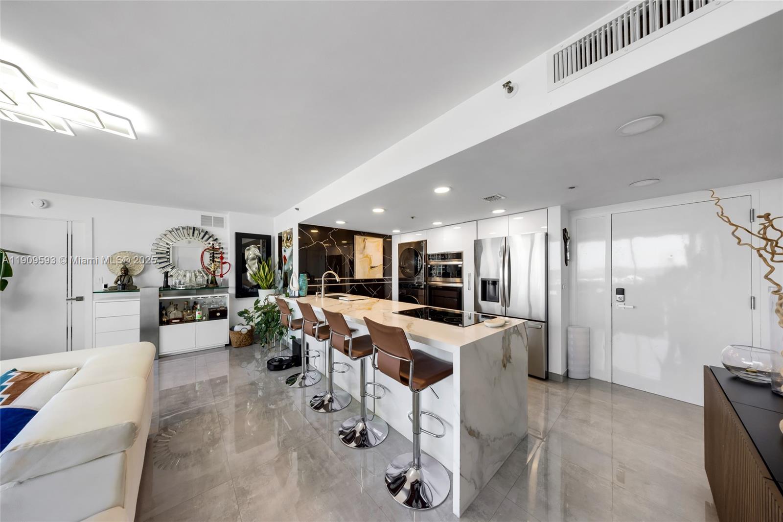 THE GRANDVIEW PALACE COND - Residential