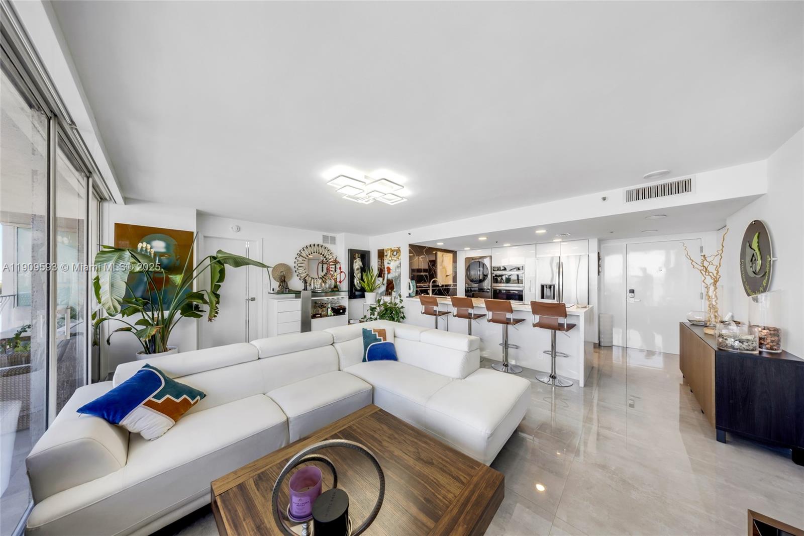 THE GRANDVIEW PALACE COND - Residential