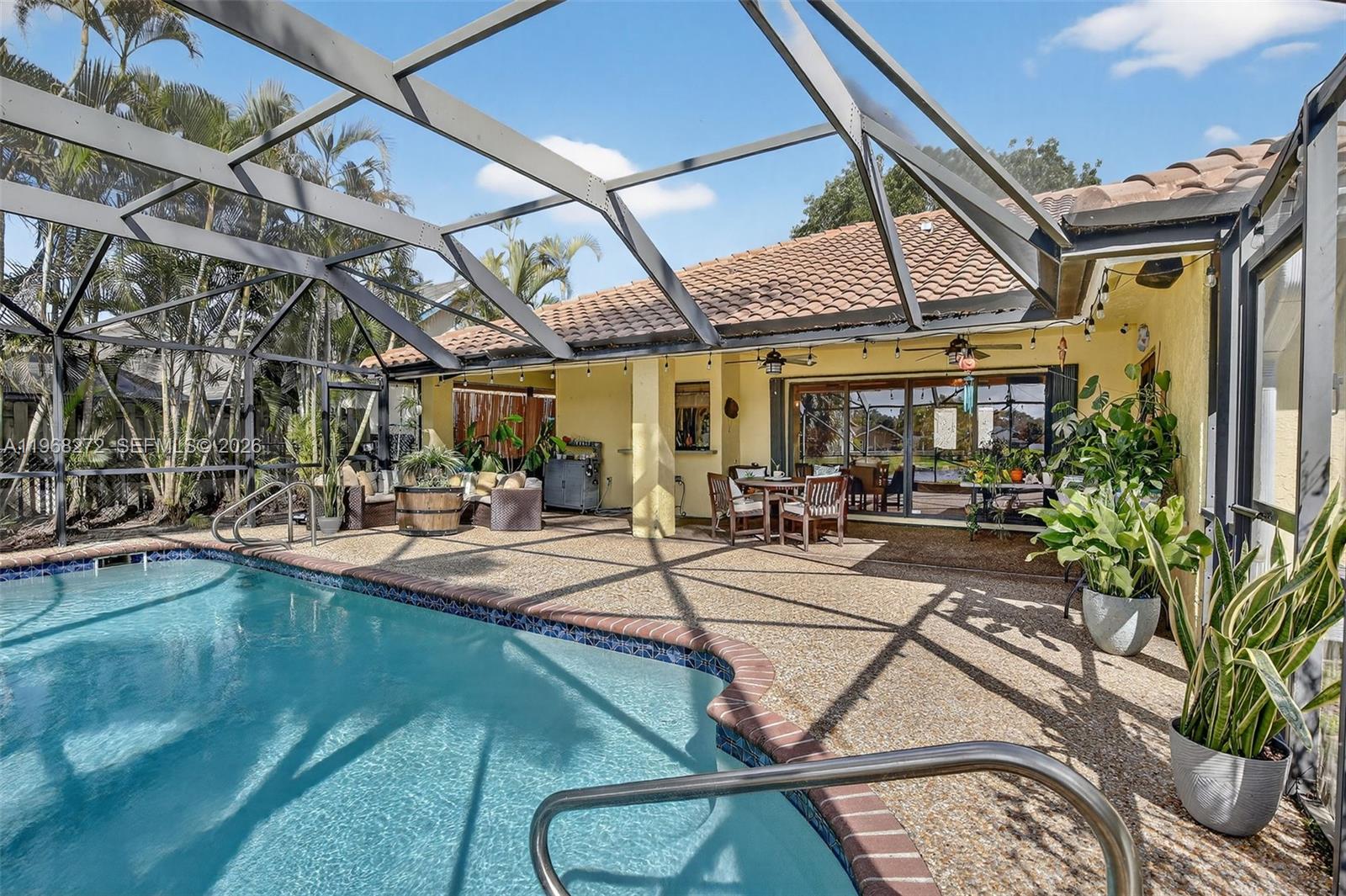 COUNTRY ADDRESS - Residential