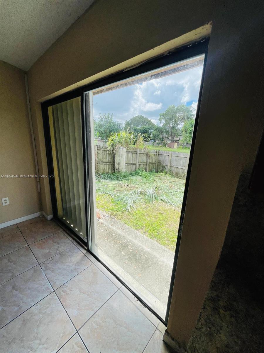 WATERSIDE TOWNHOMES SEC 2 - Residential Lease