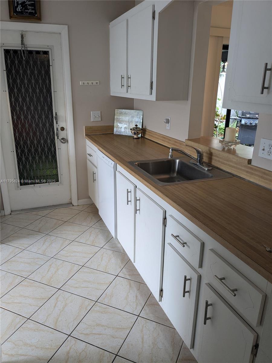 CAMELOT VILLAGE SEC 1 - Residential