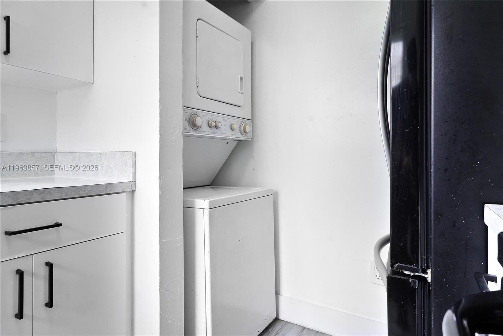 LAKESHORE CONDO 3 - Residential