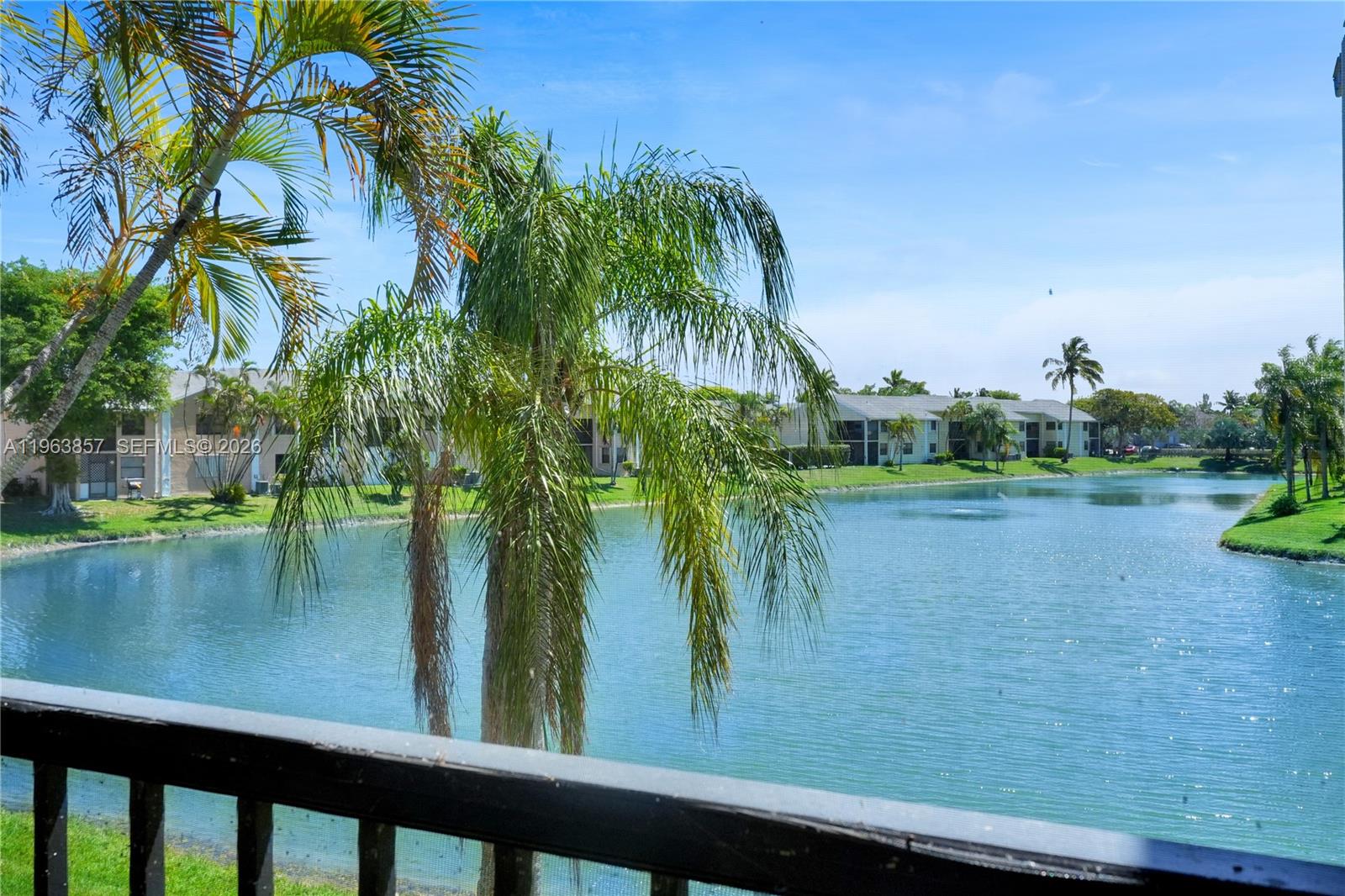 LAKESHORE CONDO 3 - Residential