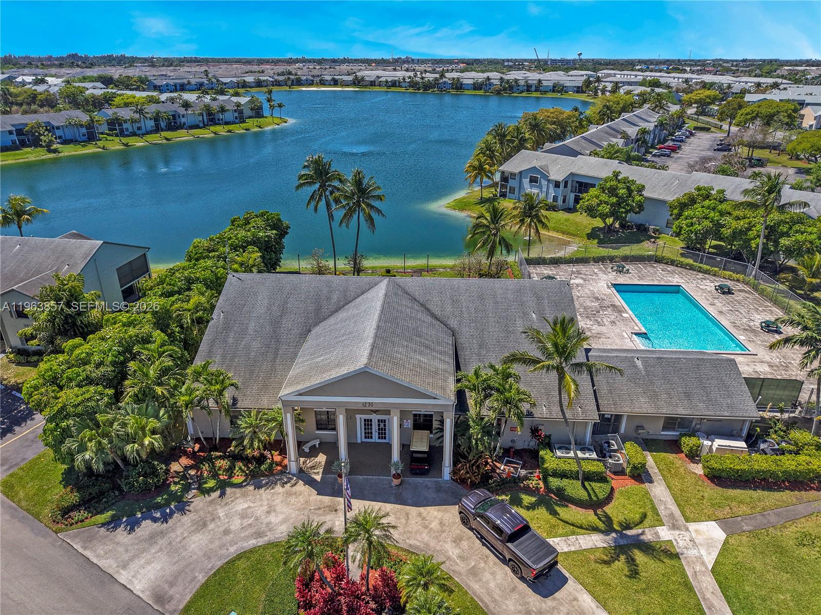 LAKESHORE CONDO 3 - Residential