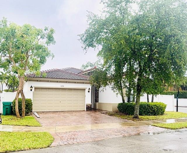 Rental Property at 16186 Sw 65th Ln 16186, Miami, Broward County, Florida - Bedrooms: 4 
Bathrooms: 3  - $4,400 MO.