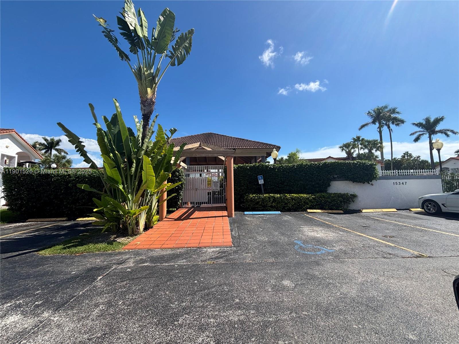 POINT LAKE CONDO VI - Residential