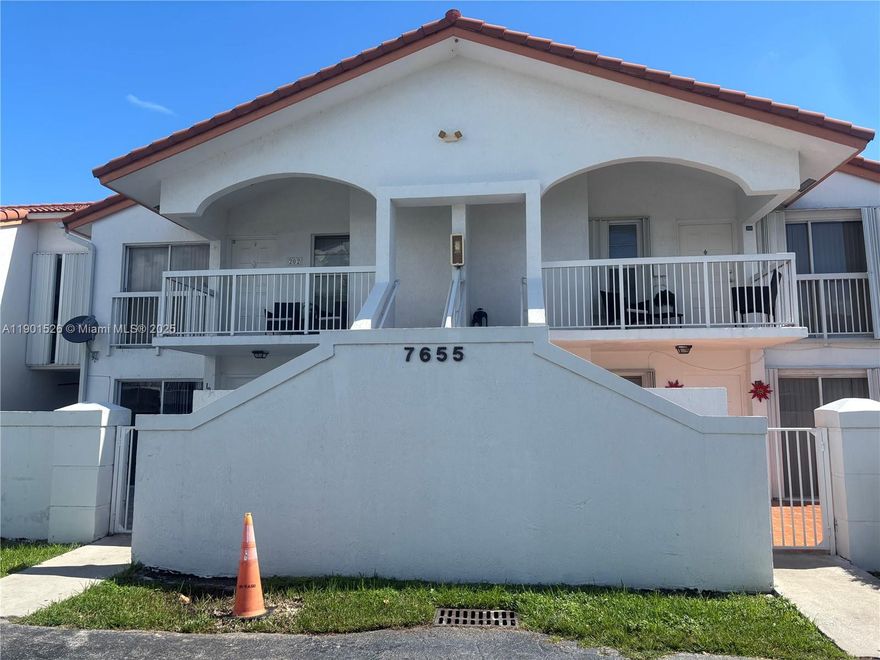 Nice condo unit at Point Lake condominium, featuring 2-bedrooms and 2-bathrooms, includes washer & dryer in the unit, Master bedroom with a walking closet, assigned parking and guest parking available. Also, unit is rented until June 2026 with great tenants.

For showing instructions SEE BROKER REMARKS