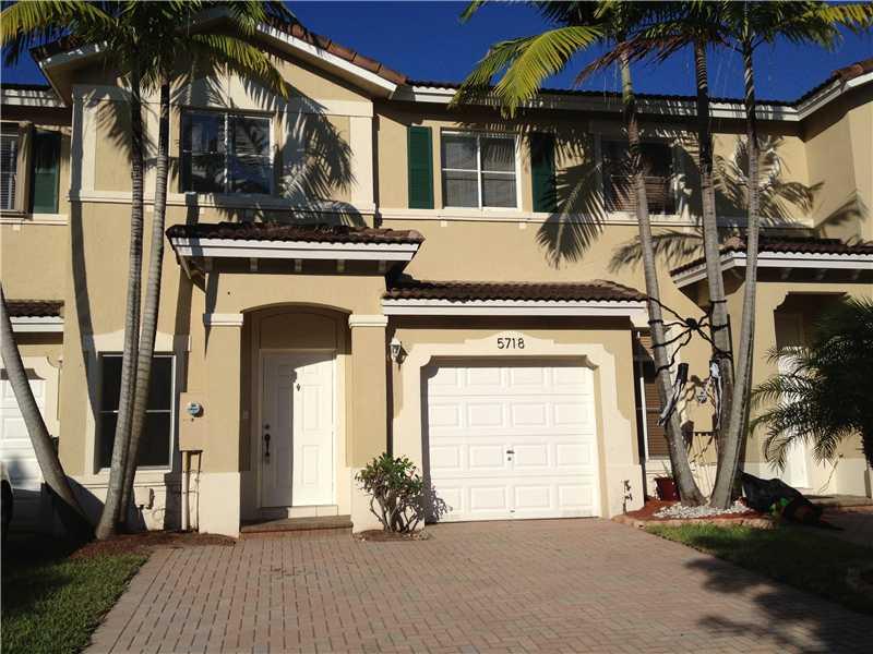 VERY SPACIOUS 4 BEDROOM AND 3 BATHROOM TOWNHOUSE WITH ATTACHED 1 CAR GARAGE. NEW STAINLESS STEEL APPLIANCES, NEW CARPET, NEW PAINT AND MUCH MORE. GATED COMMUNITY CLOSE TO SHOPPING, DINING, AND MAJOR ROADS. FENCED IN BACK YARD.