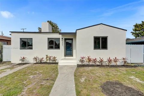 887 NW 77th St, Miami, FL 33150 - MLS#: A11763401