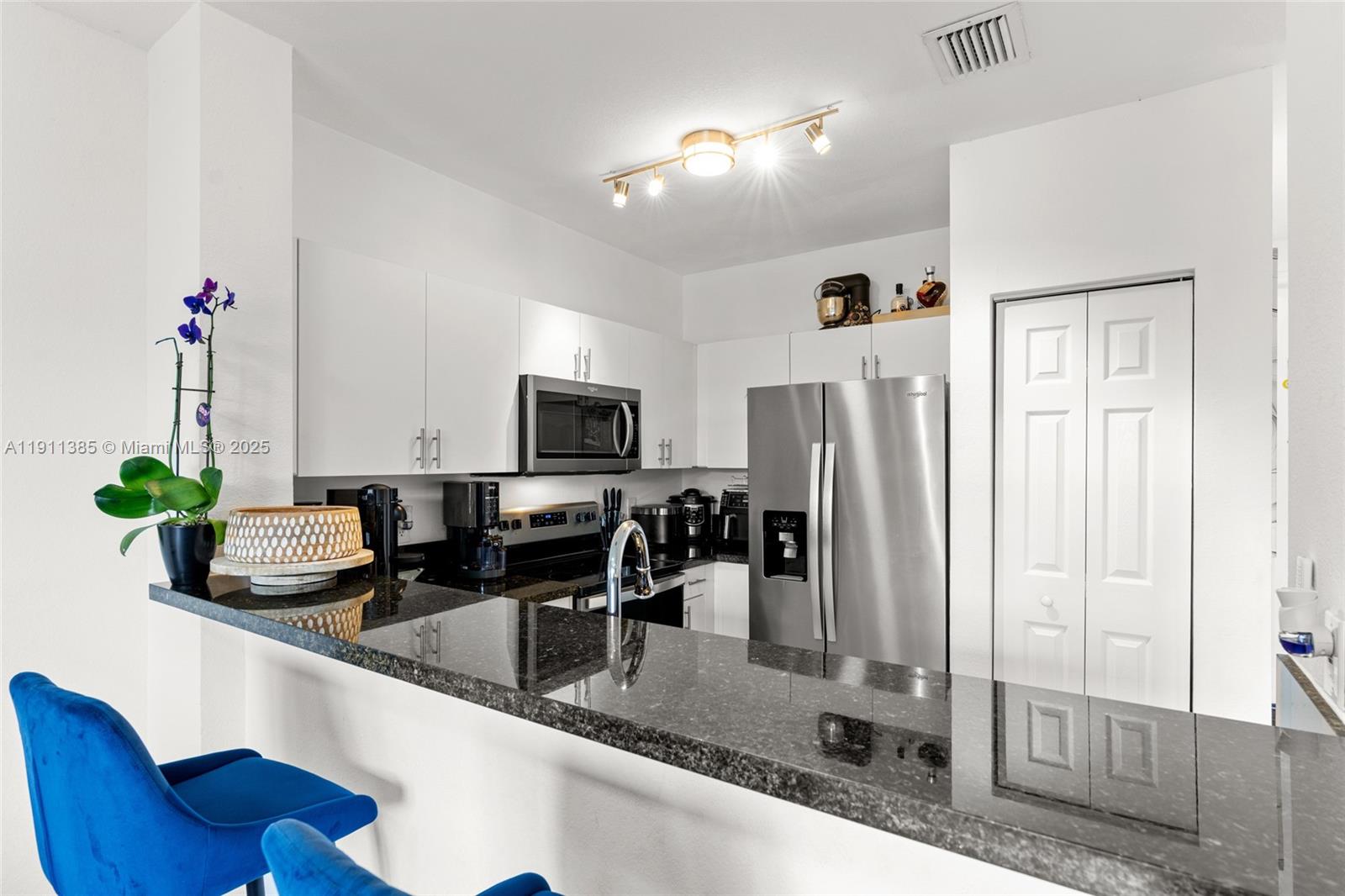 ISLES OF OASIS - Residential