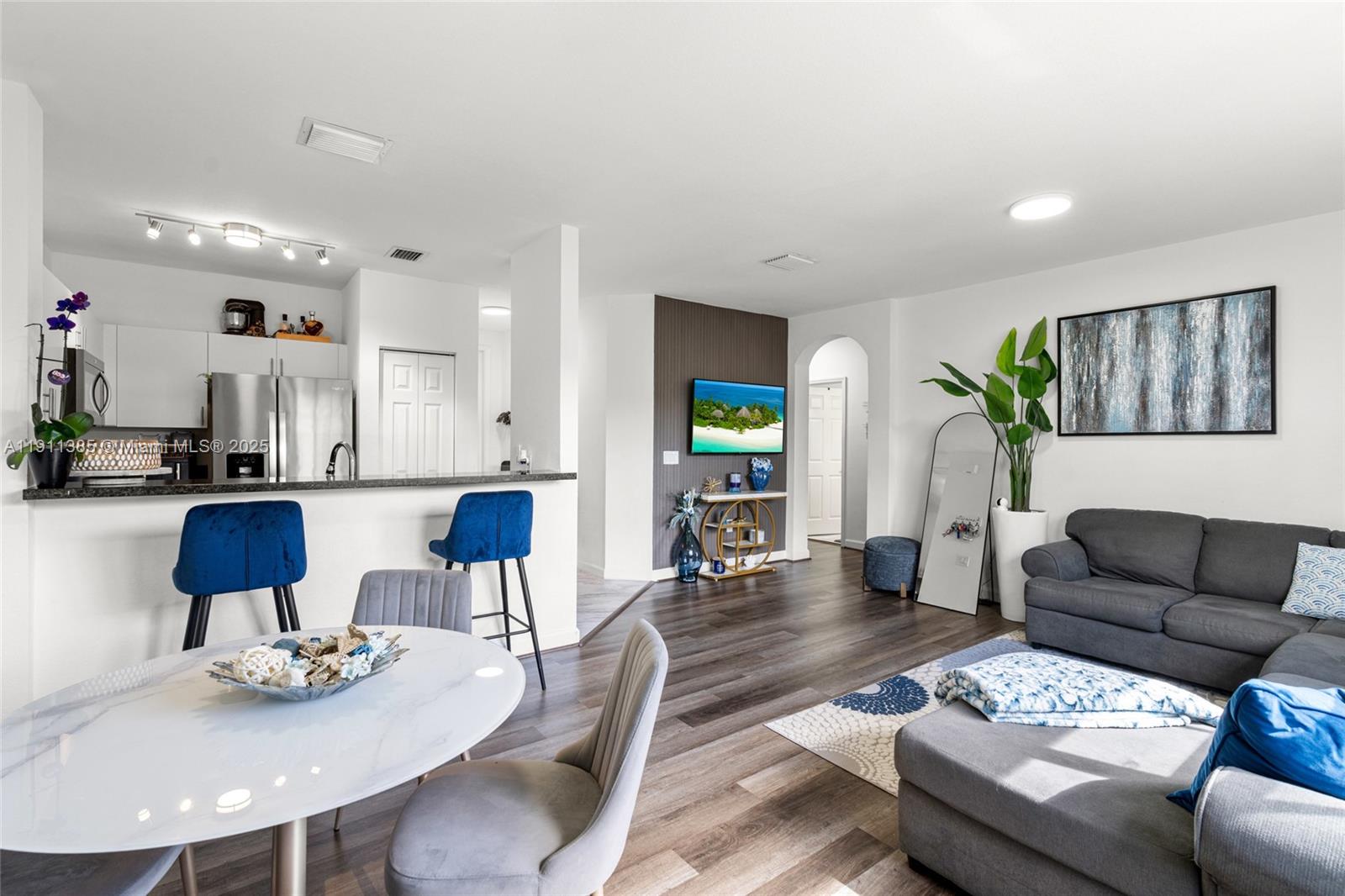 ISLES OF OASIS - Residential