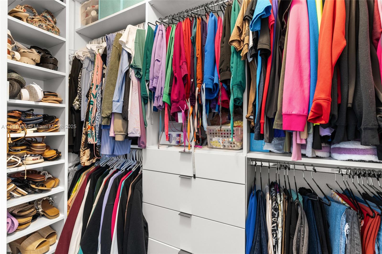 ISLES OF OASIS - Residential