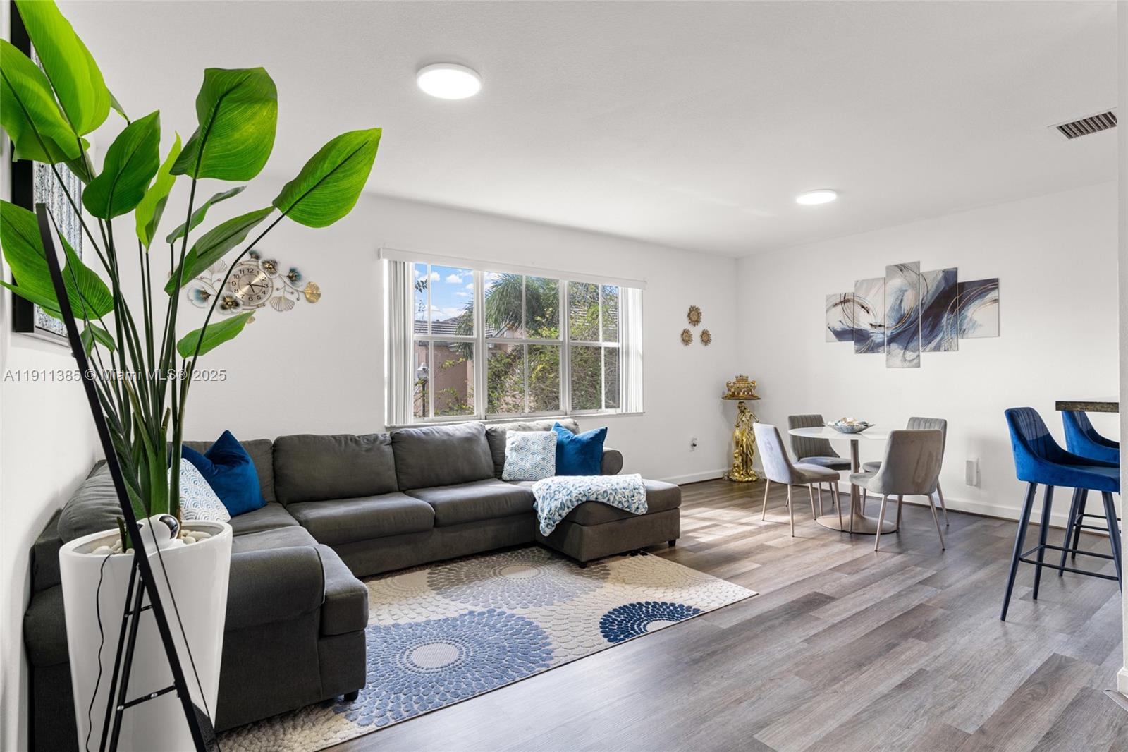 ISLES OF OASIS - Residential