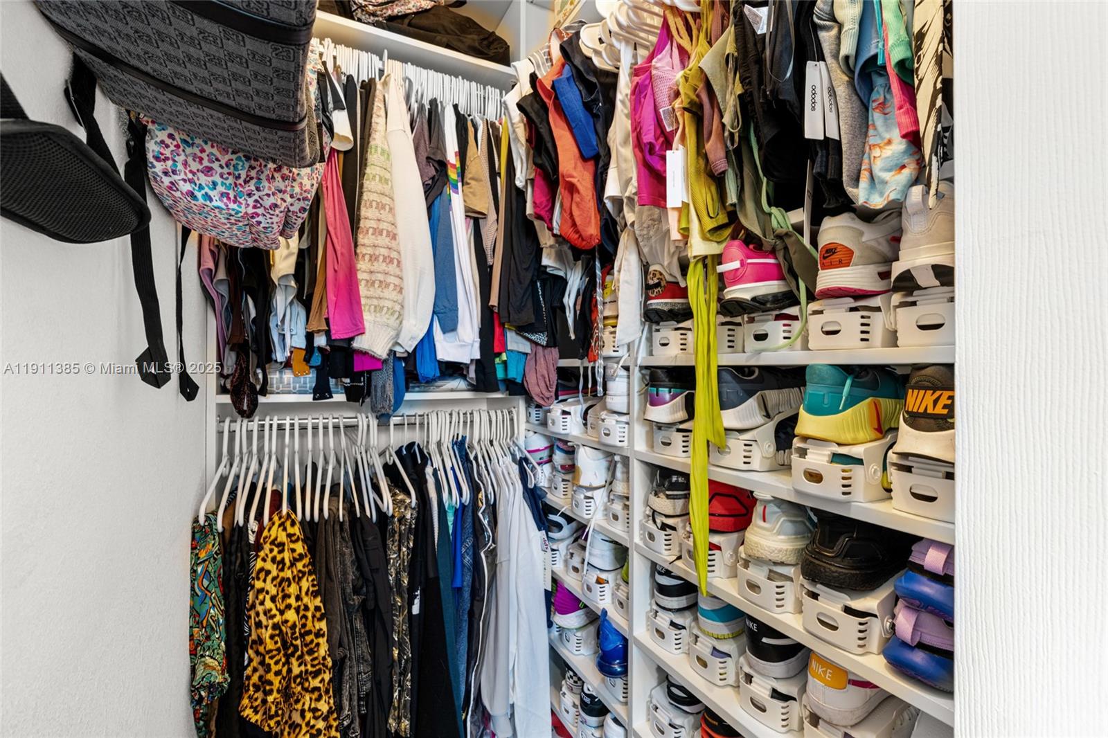 ISLES OF OASIS - Residential