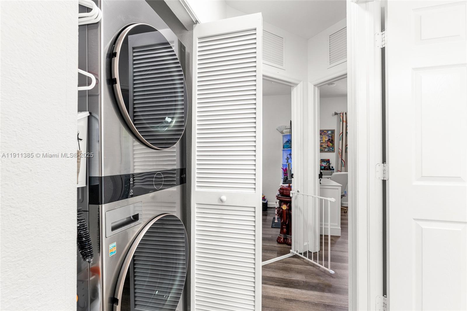 ISLES OF OASIS - Residential