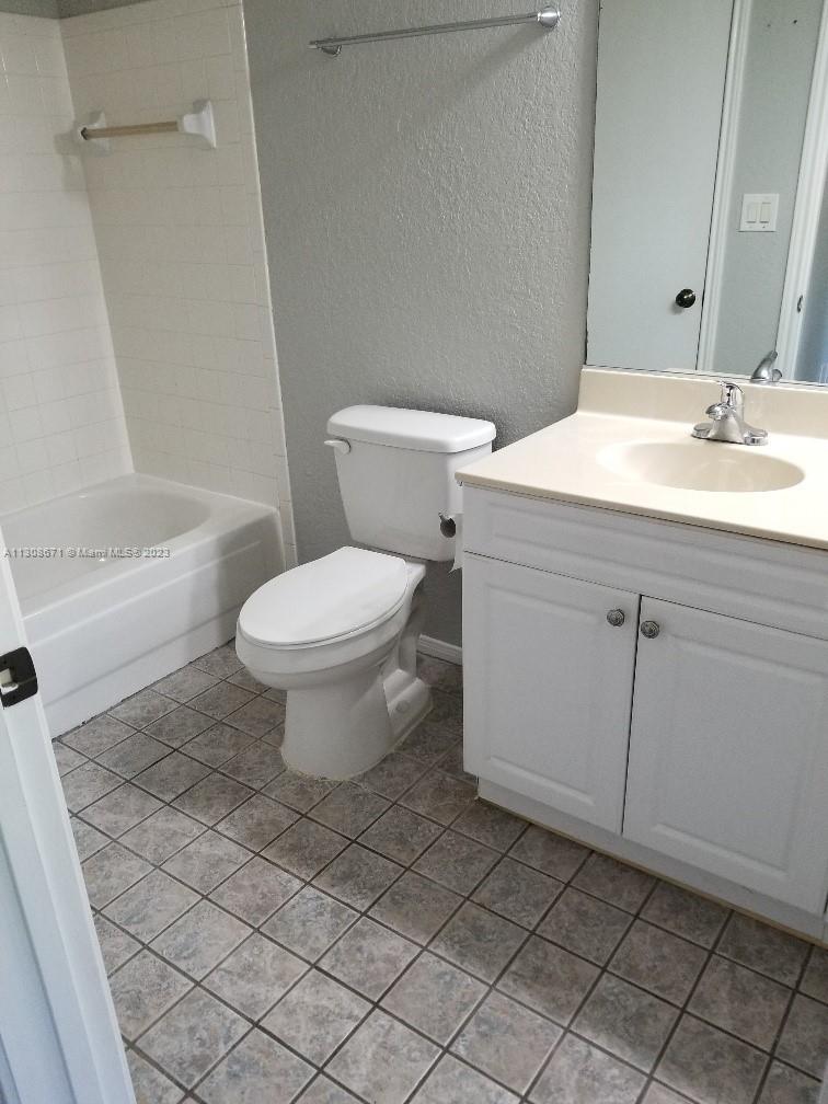 Photo 19 of 33 of 2662 NW 33rd St 2507 condo