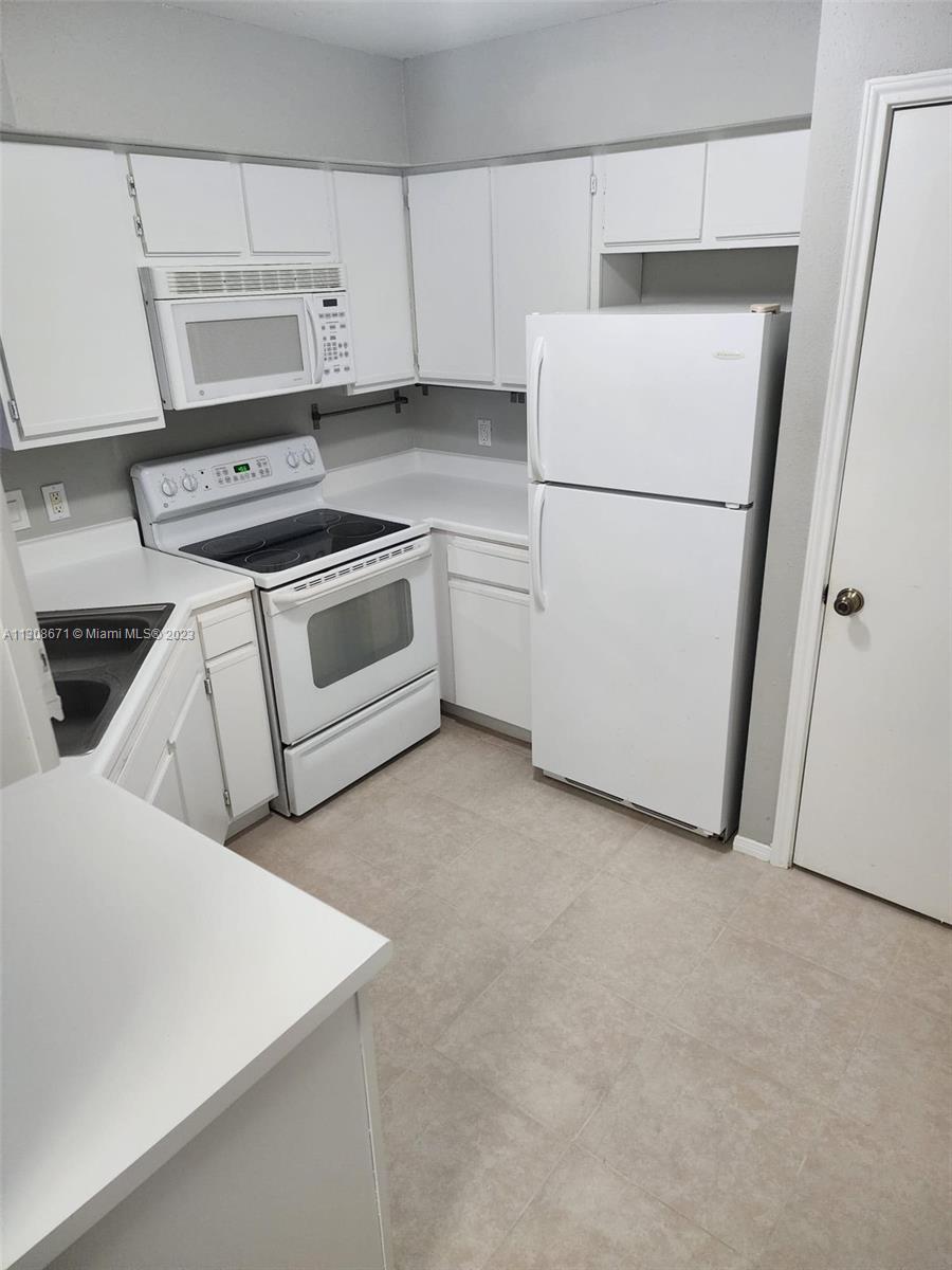 Photo 4 of 33 of 2662 NW 33rd St 2507 condo